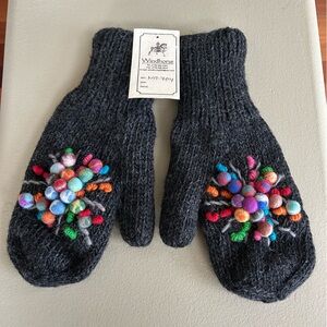 Wildhorse Star Mittens